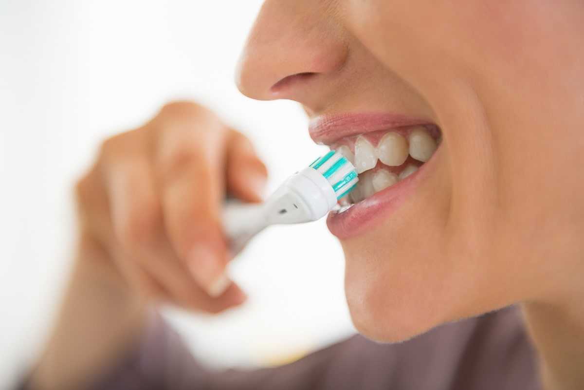Is It Okay To Brush Your Teeth Without Toothpaste? (Dry Brushing Teeth)