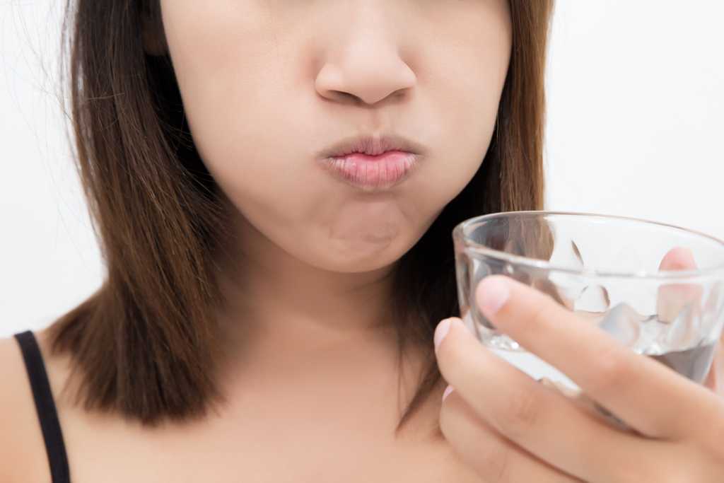 how-to-make-a-salt-water-rinse-for-good-oral-health